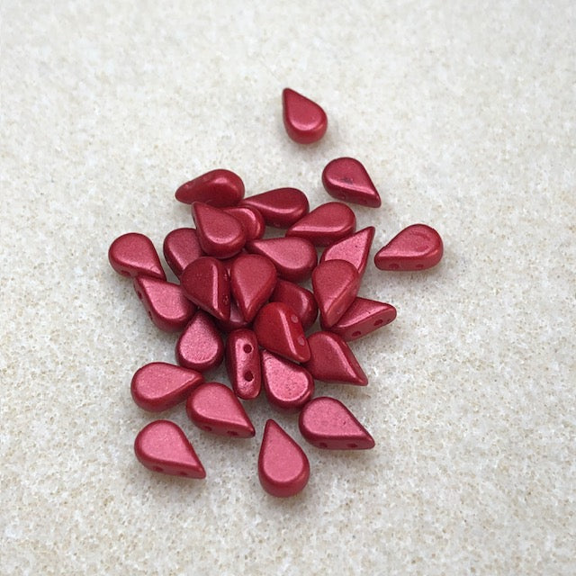 01890 - 5x8 mm Amos Par Puca - Red Metallic Matte