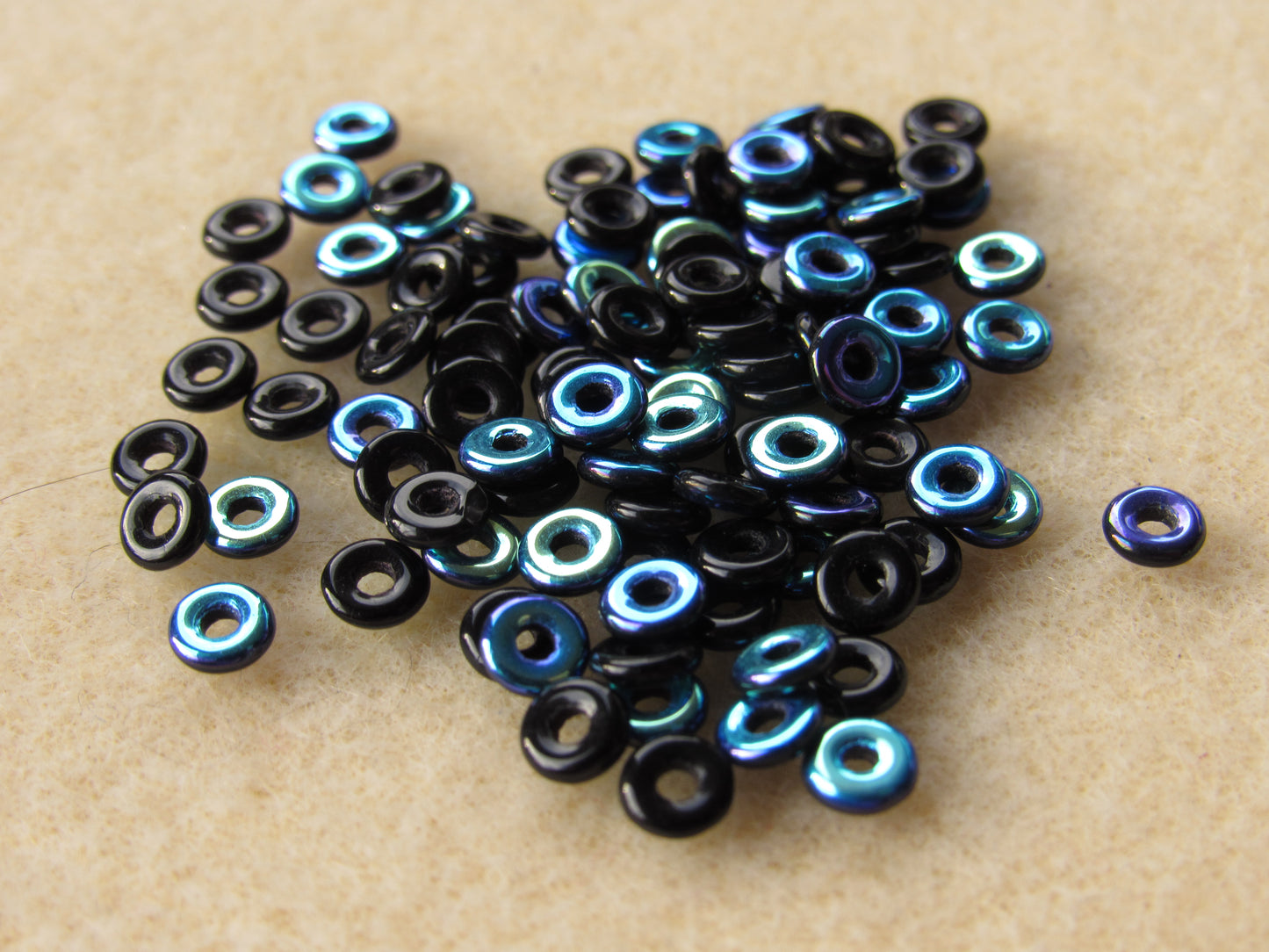 28701 - 3.8x1mm O-Bead - Jet AB