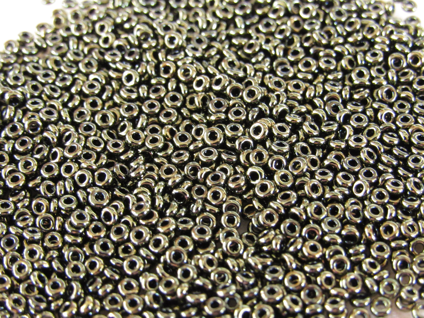 422 - 11/0 Toho Demi Round - Jet Gold Luster