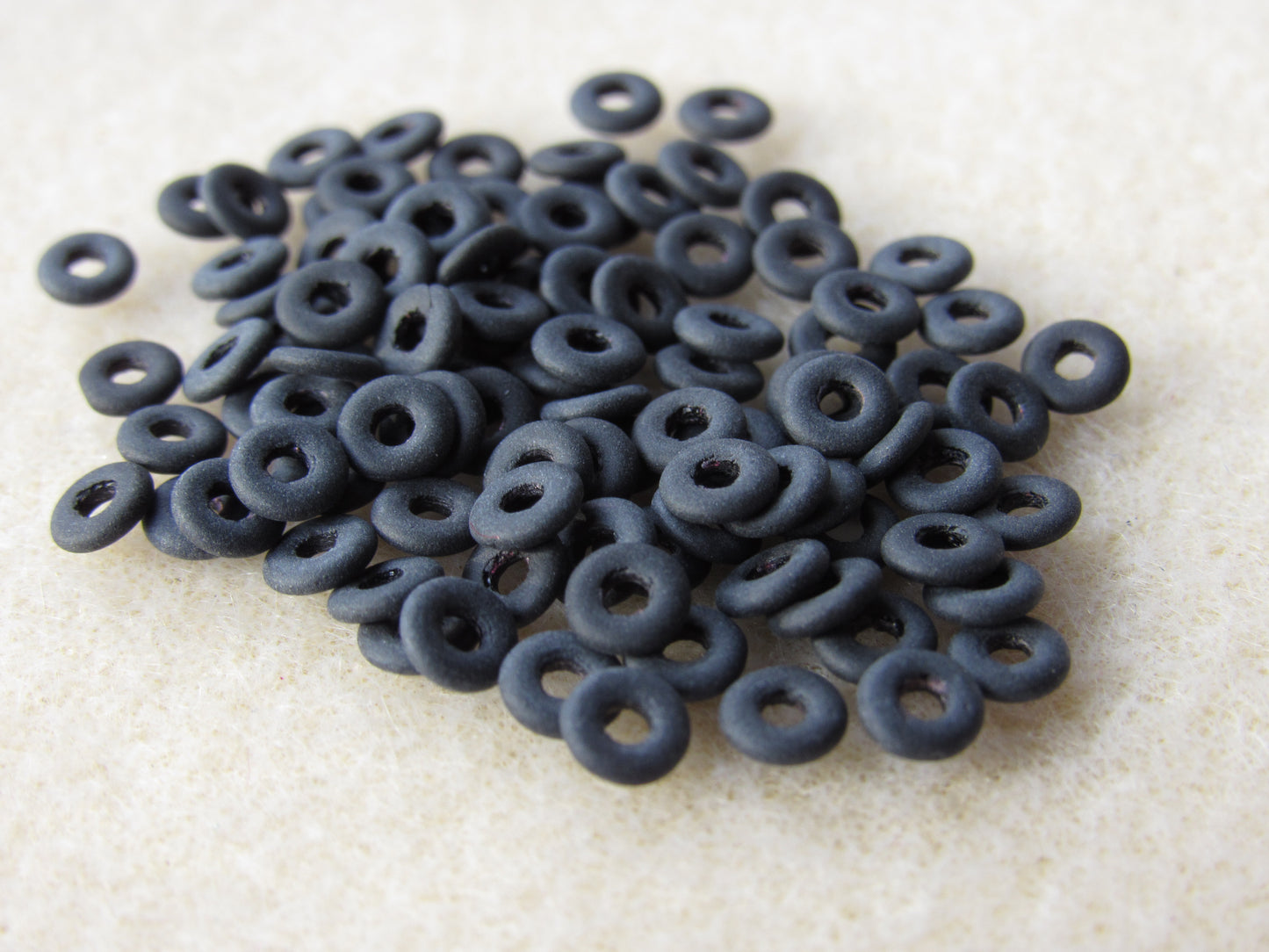84110 - 3.8x1mm O-Bead - Jet Matte