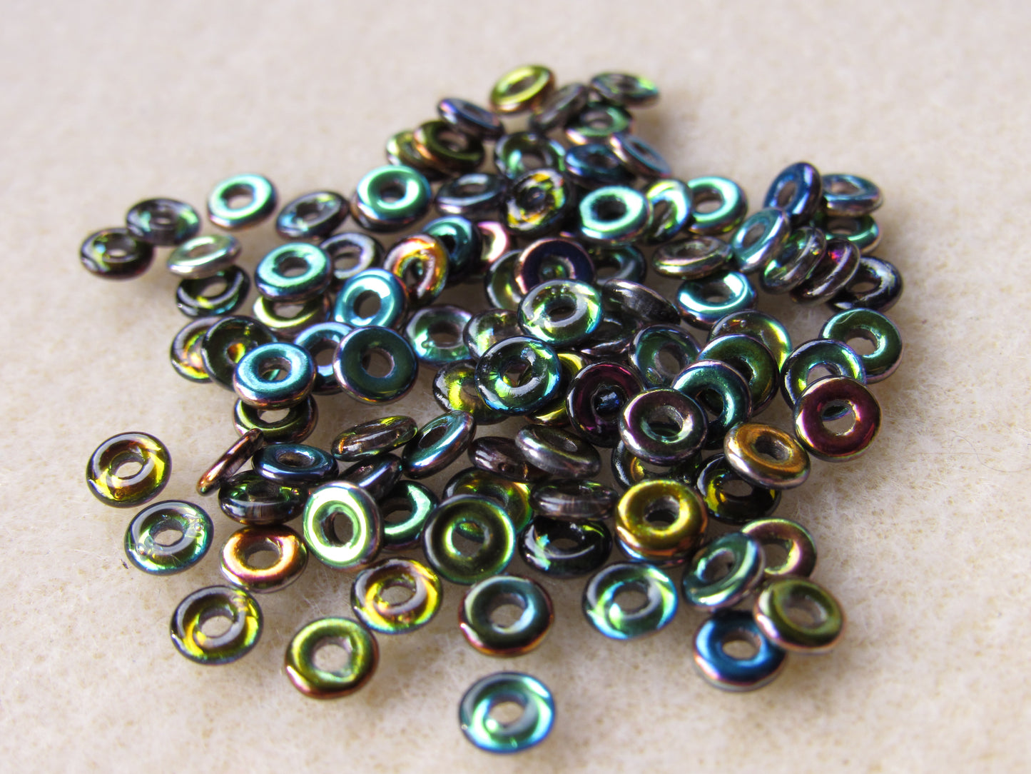 95300 - 3.8x1mm O-Bead - Magic Copper