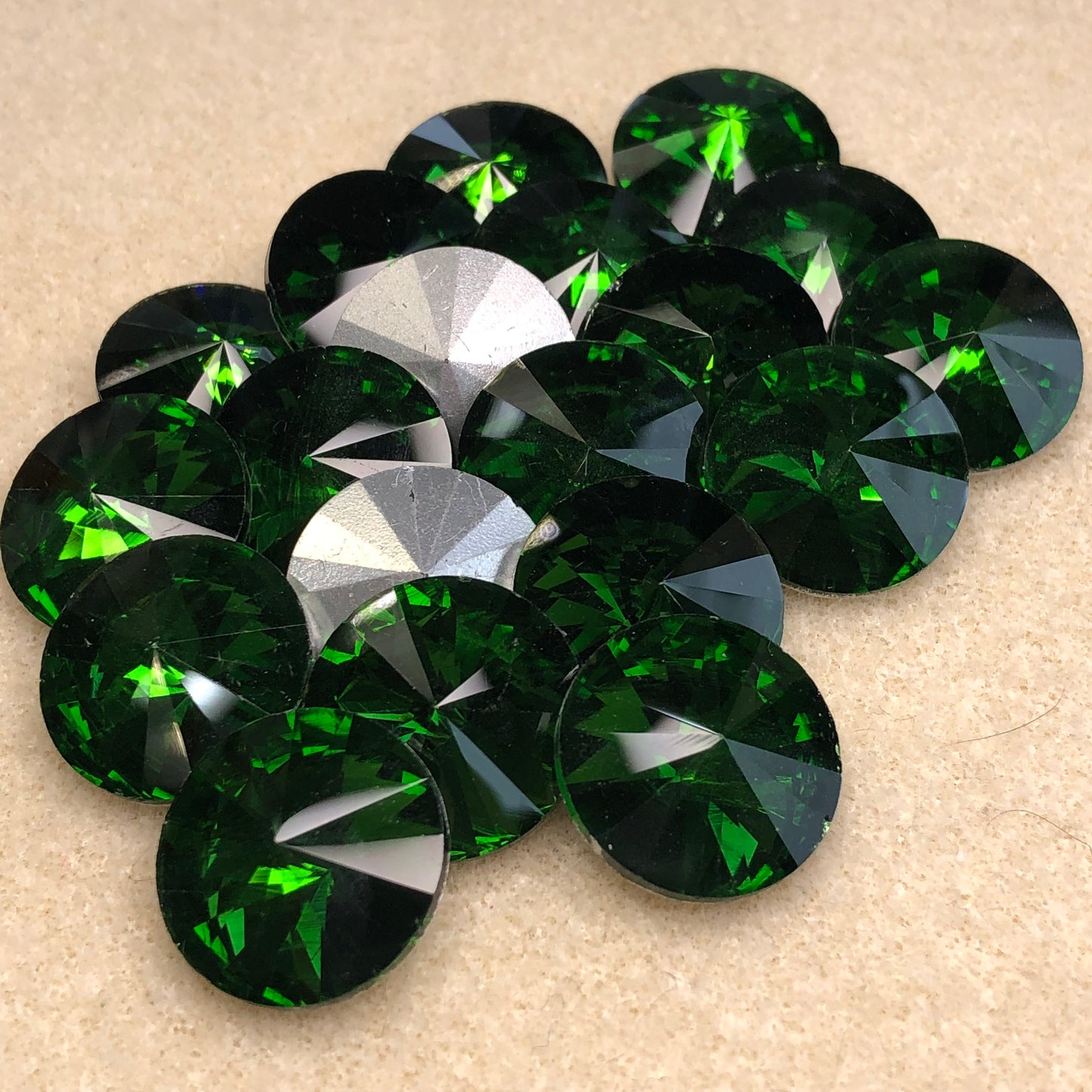 Emerald - 18mm Glass Rhinestone Rivoli