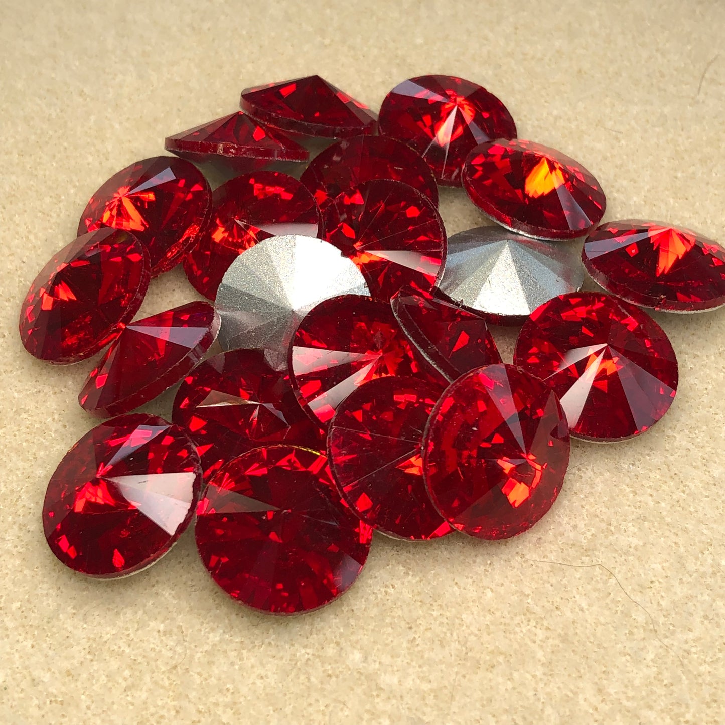 Light Siam - 18mm Glass Rhinestone Rivoli