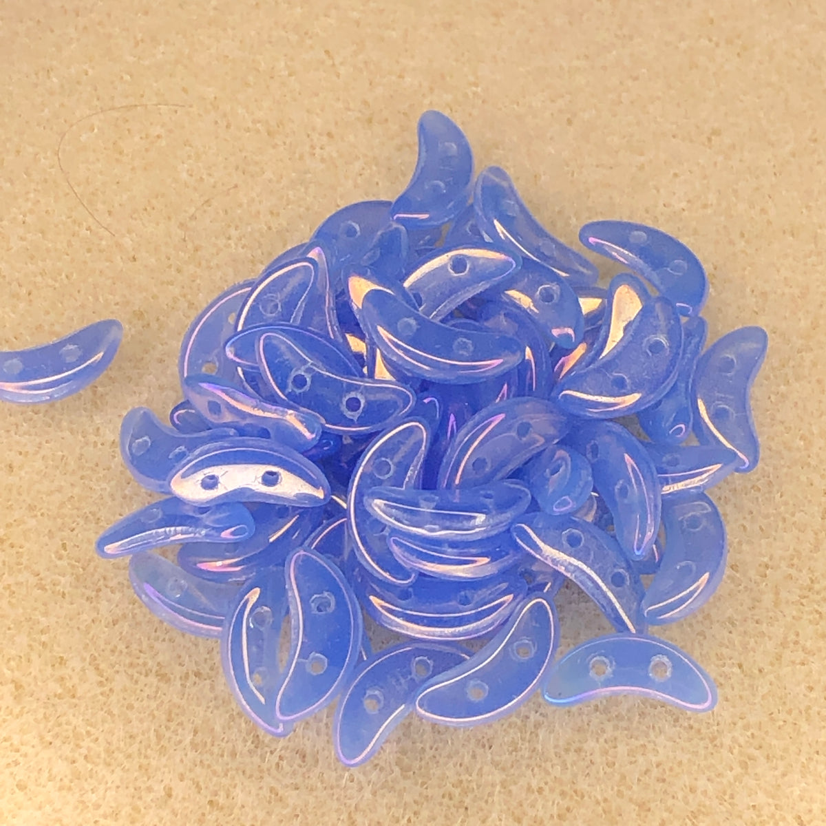 3x10mm CzechMate Crescent - Luster Iris Milky Sapphire