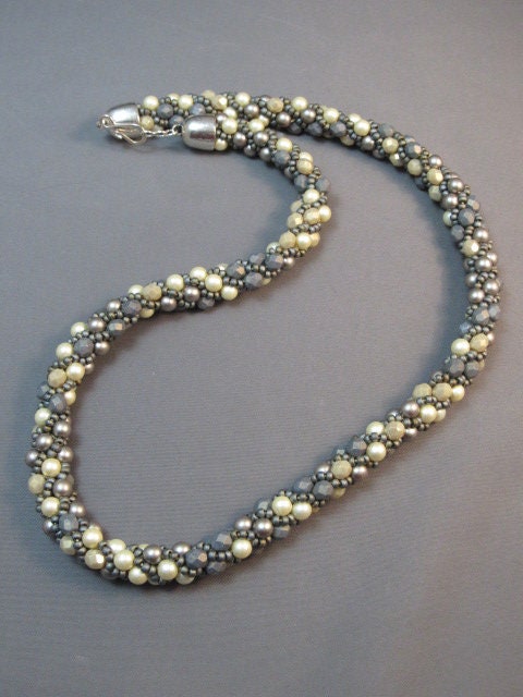 Cradled Pearls Beaded Necklace Pattern Tutorial