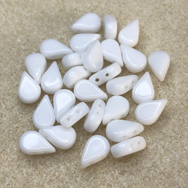 03000 - 5x8 mm Amos Par Puca  - Opaque White