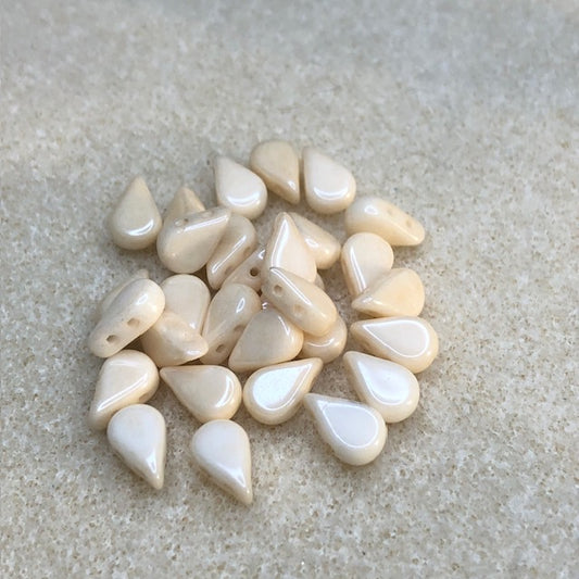 14413 - 5x8 mm Amos Par Puca  - Opaque Beige Luster