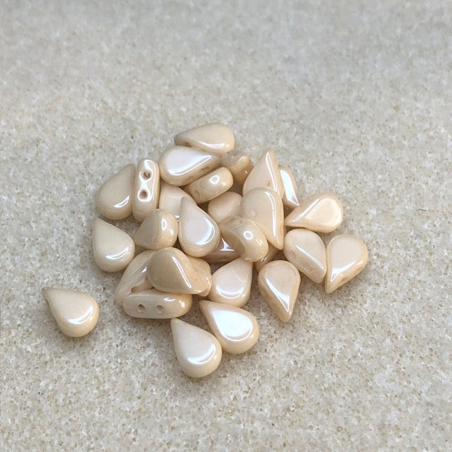 14413 - 5x8mm Amos Par Puca - Op Beige Ceramic Look