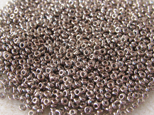 204 - 11/0 Toho Demi Round - Blue Gold Luster