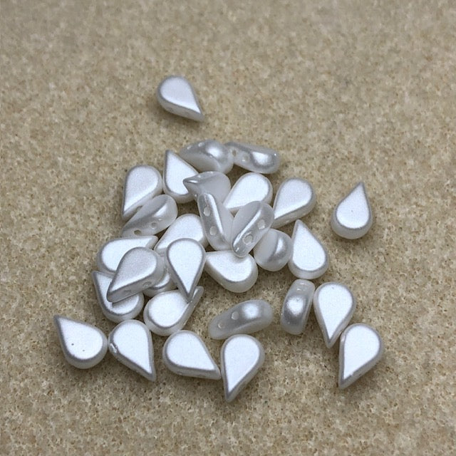 25001 - 5x8mm Amos Par Puca - Pastel White