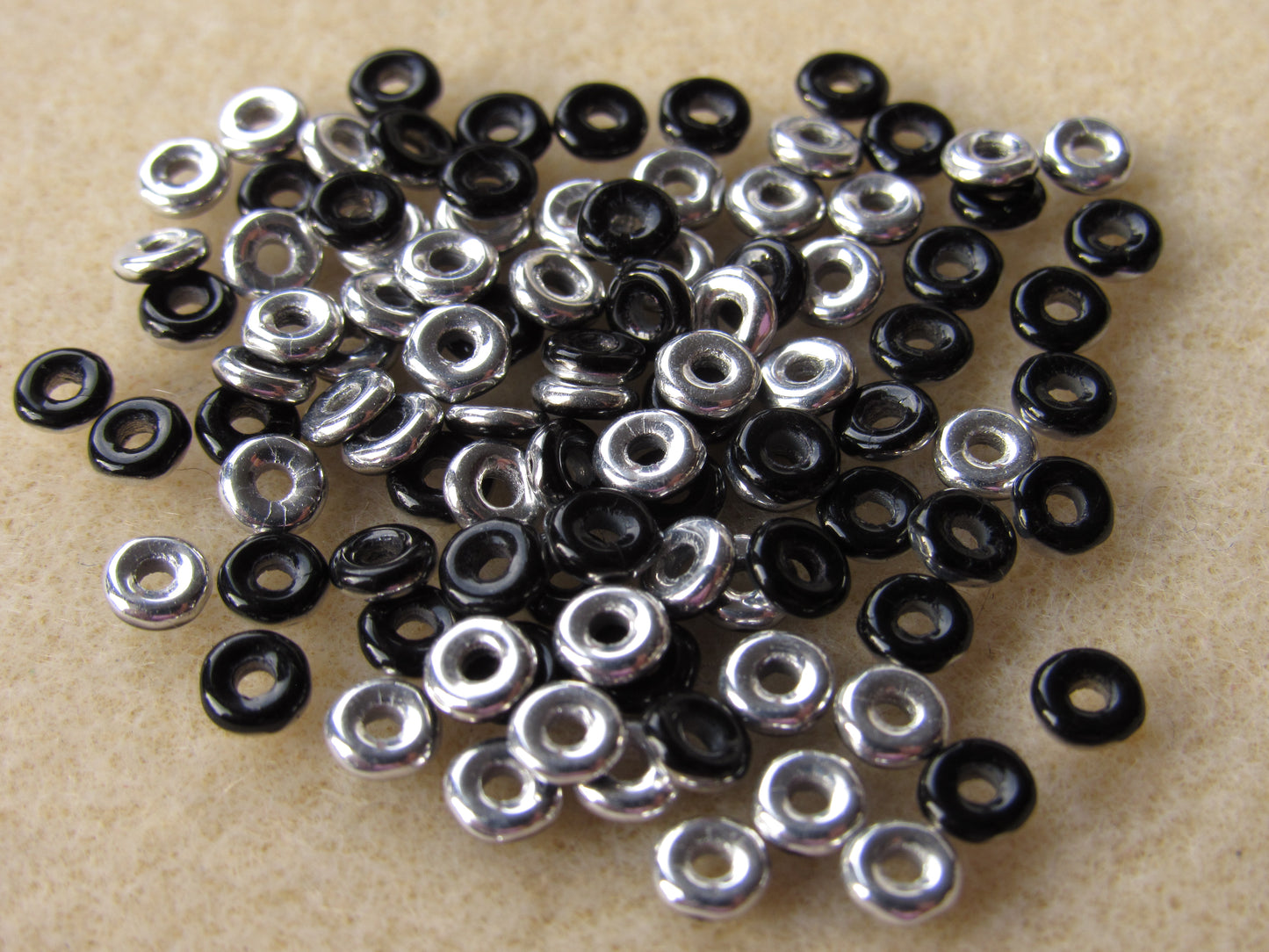 27001 - 3.8x1mm O-Bead - Jet Labrador