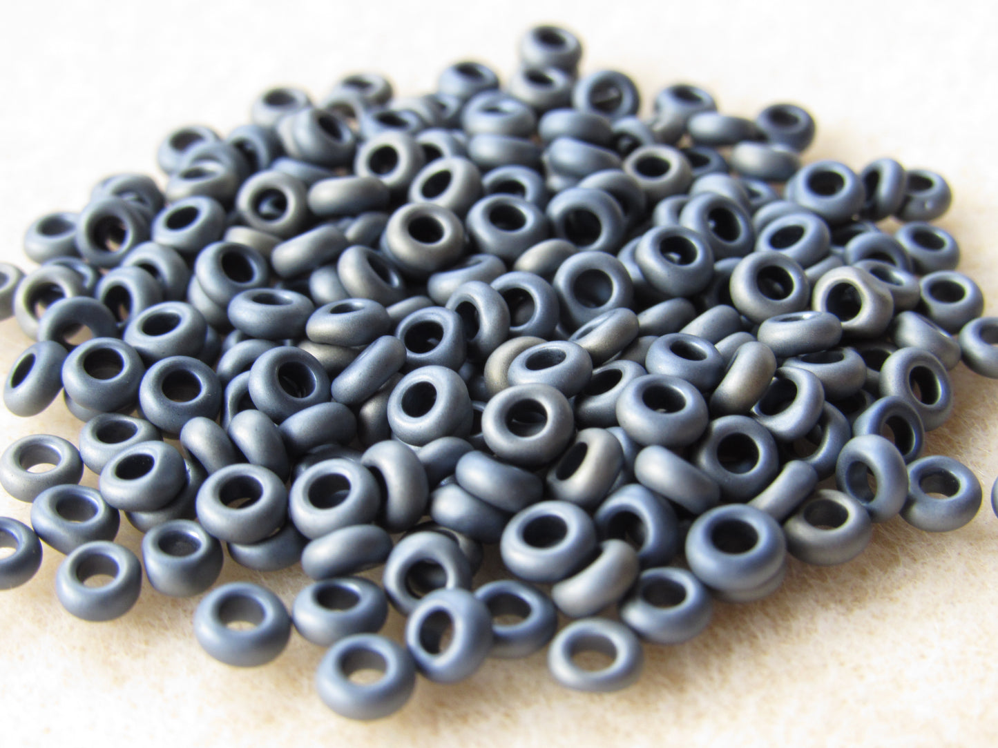 612 - 6/0 Toho Demi Round - Gunmetal Matte
