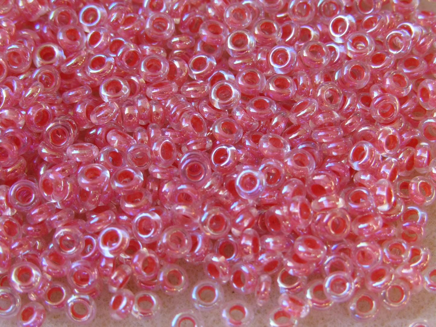 779 - 8/0 Toho Demi Round - Salmon/L Rainbow Crystal