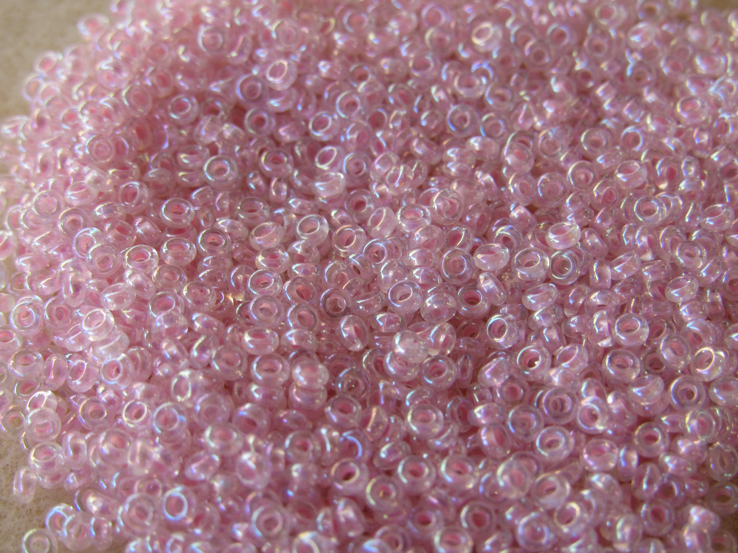 780 - 11/0 Toho Demi Round - Bubble Gum/L Rainbow Crystal