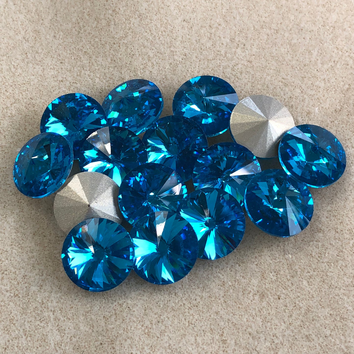 Dark Aqua - 18mm Aurora Crystal Rivoli