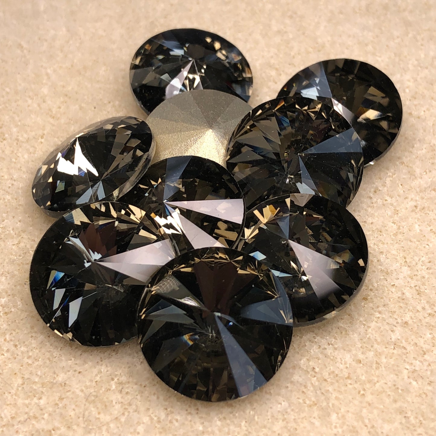 Black Diamond - 18mm Aurora Crystal Rivoli