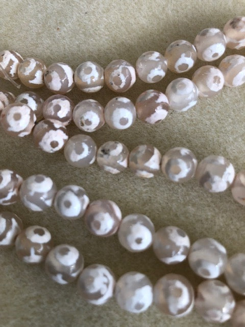 8mm Tibetan Agate White Eye Faceted Round