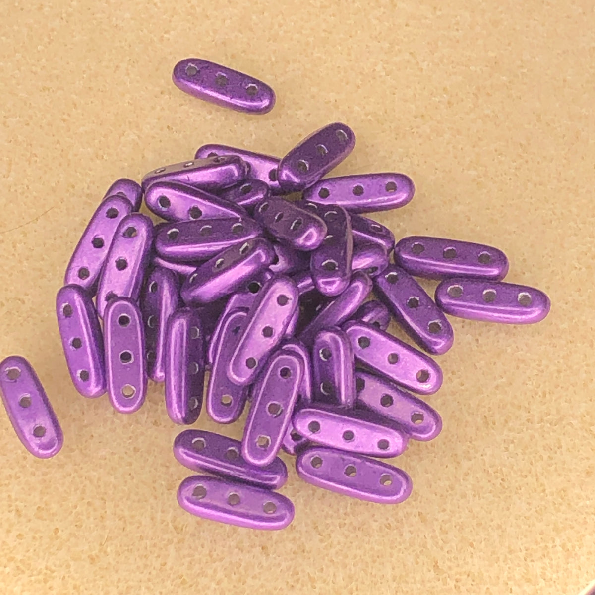 10x3mm Czechmates Beam - Saturated Metallic Bodacious