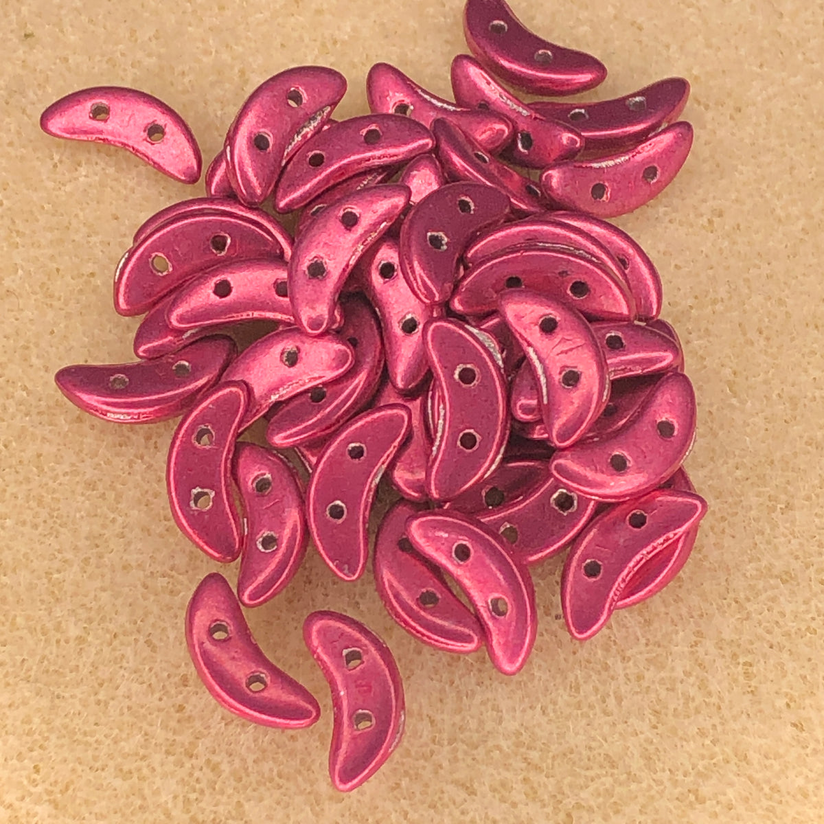 3x10mm Czechmates Crescent - Saturated Met Cranberry