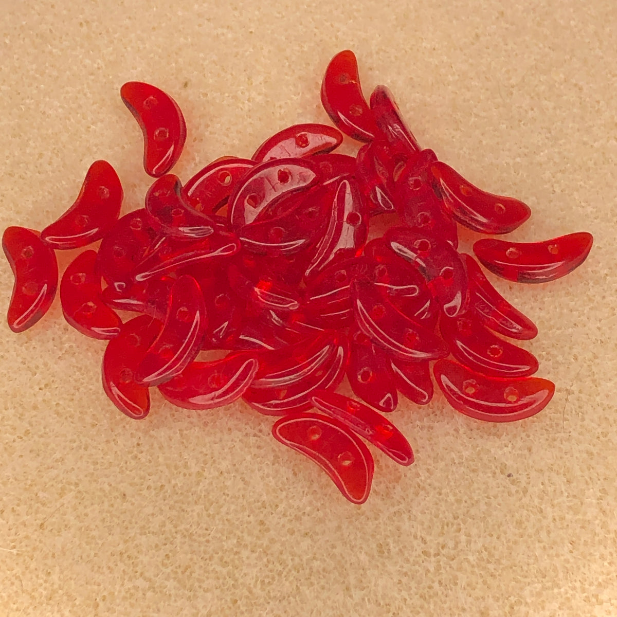 3x10mm CzechMates Crescent - Siam Ruby